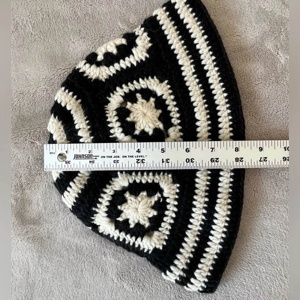 Zara Crochet Granny Square Black White Bucket Hat One Size Warm Vintage Inspired